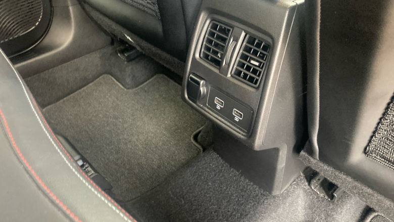 Renault Captur 1.3 Mild hybrid 140 R.S. Line 5dr Petrol Hatchback